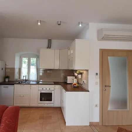 Jozini Dvori Holiday home Krstatice