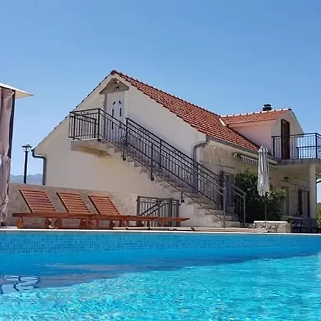 Jozini Dvori Holiday home Krstatice