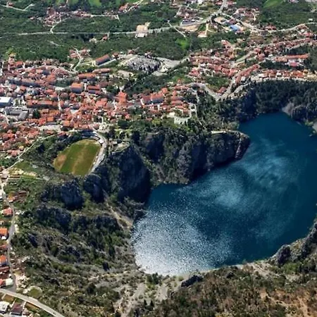 Jozini Dvori Krstatice