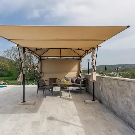 Jozini Dvori * Krstatice