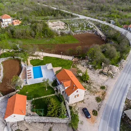 Jozini Dvori Holiday home Krstatice