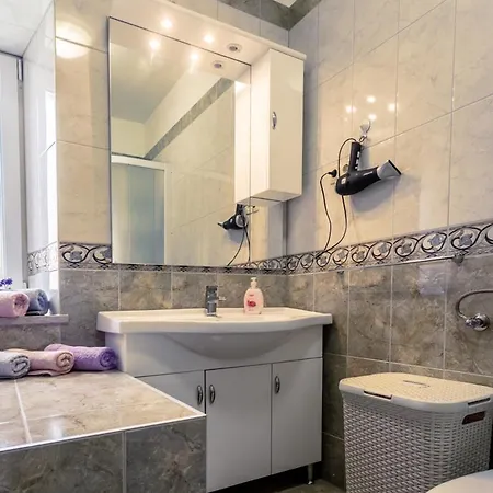 Jozini Dvori Holiday home Krstatice
