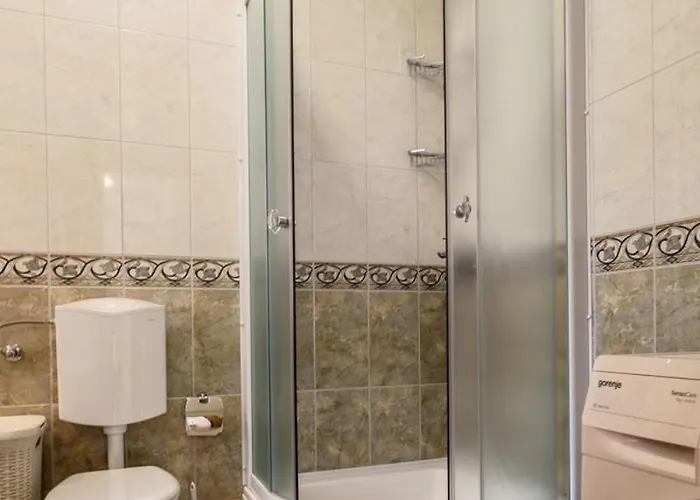 Jozini Dvori Krstatice