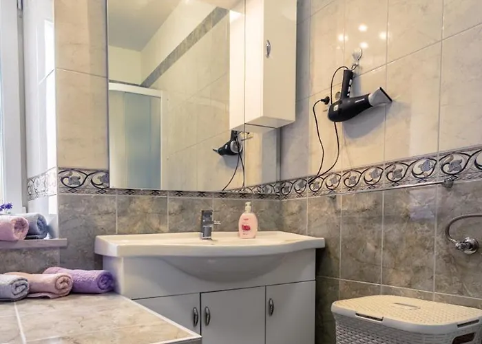 Jozini Dvori Сasa de vacaciones Krstatice