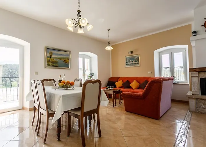 Jozini Dvori * Krstatice