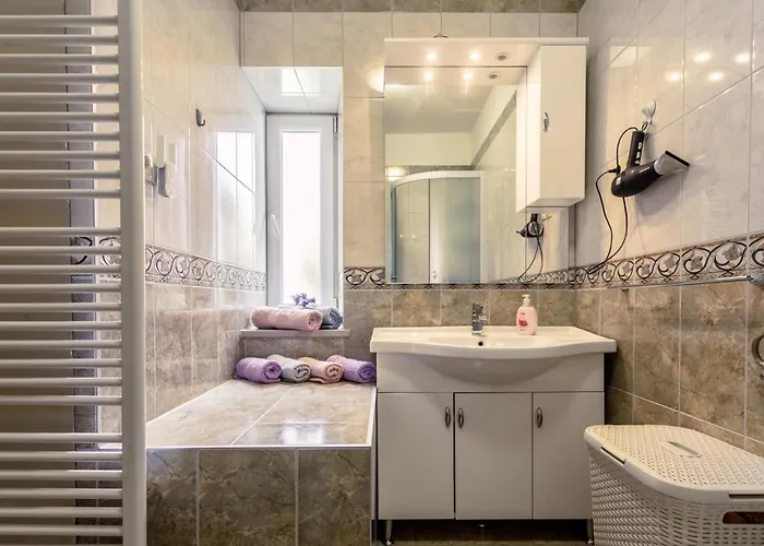 Jozini Dvori * Krstatice